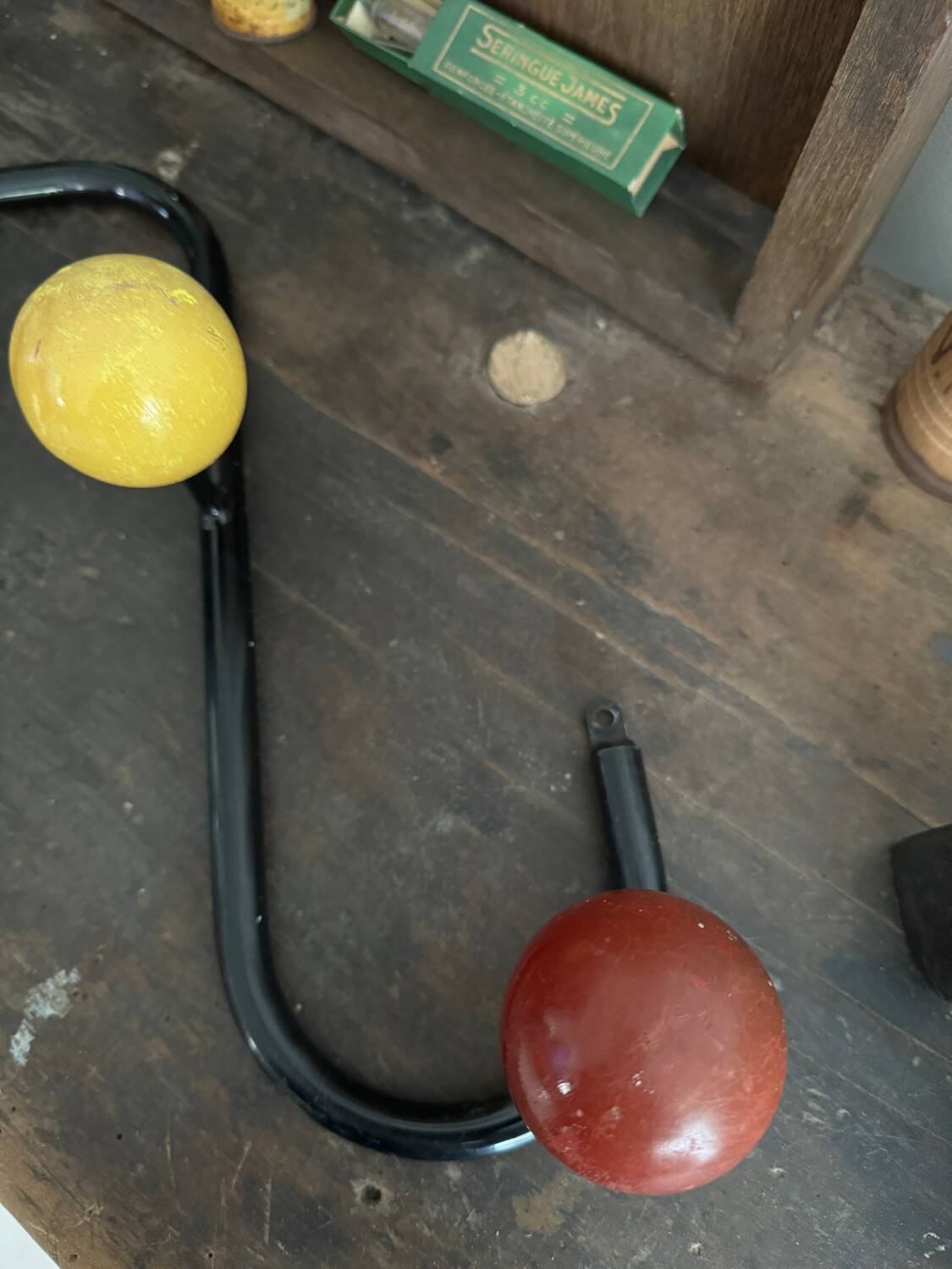 Wall coat rack with 4 wooden balls