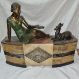 Pendule art déco, jeune femme et biche