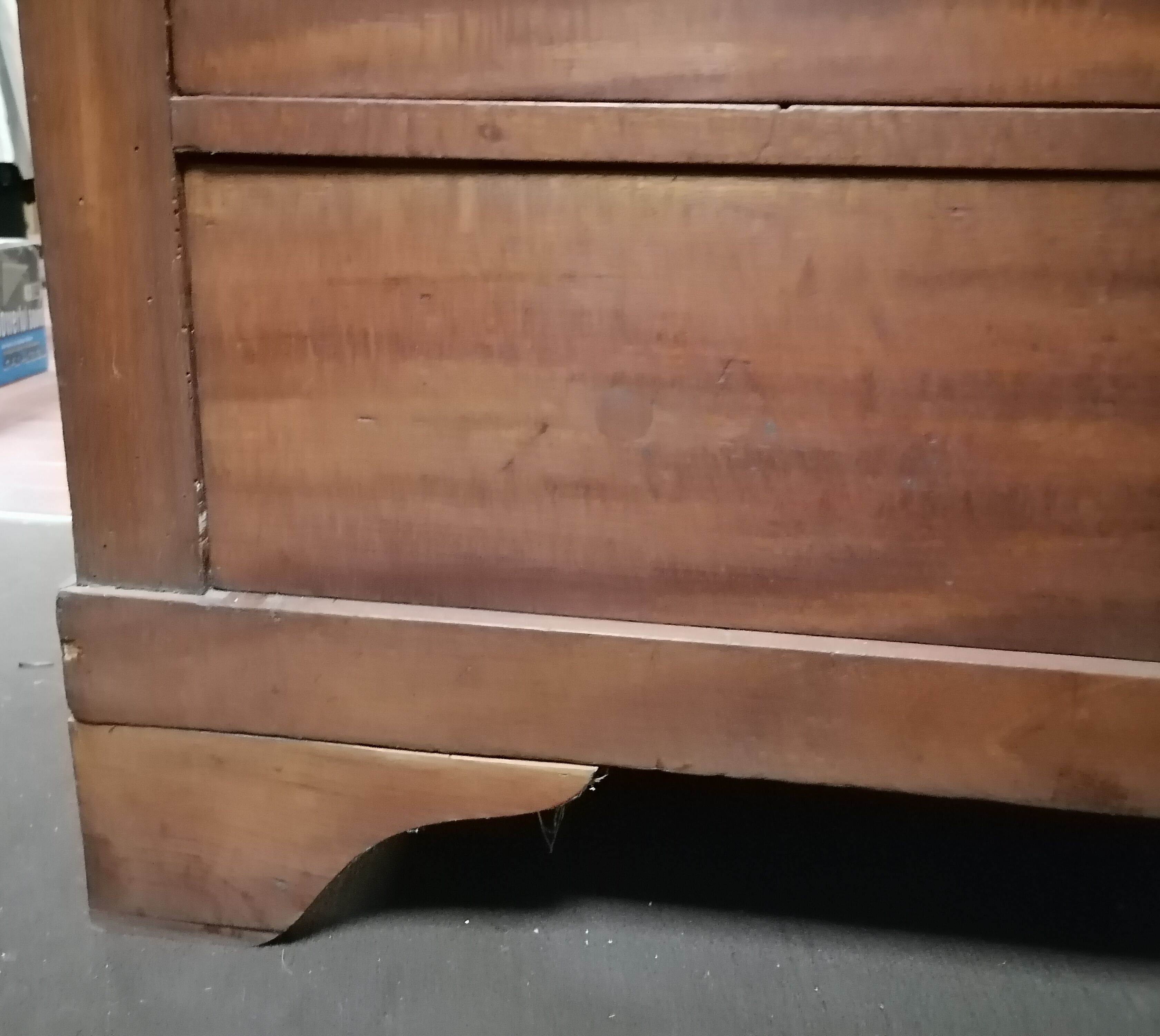 Straight chest of drawers with marble