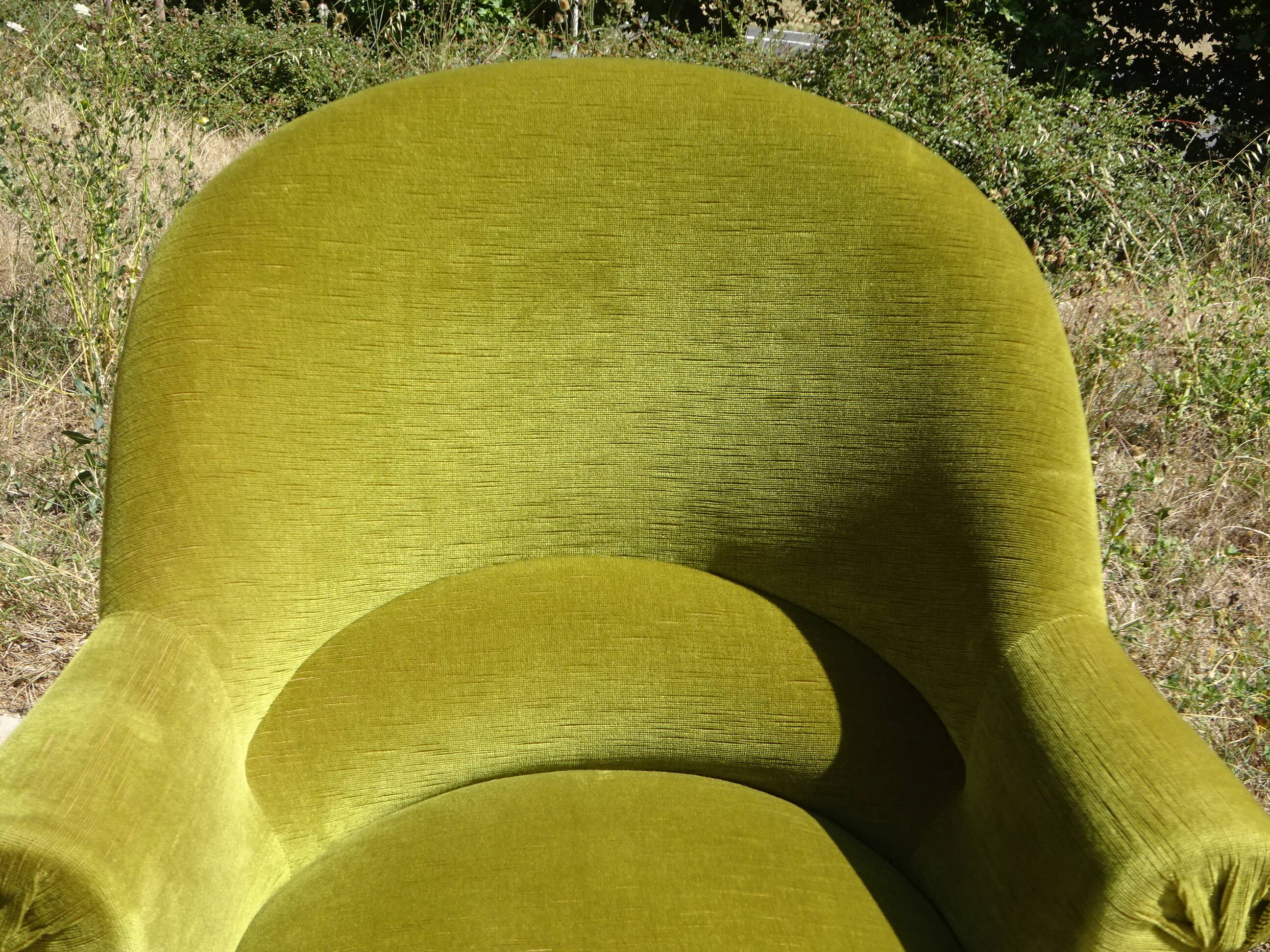 Paire de fauteuils crapauds en velours vert