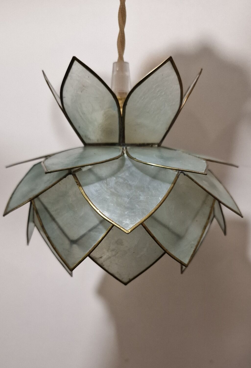 Pair of hanging lamps in mother-of-pearl
