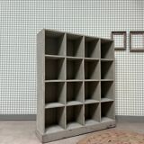 Meuble à casiers en bois patiné, rénové