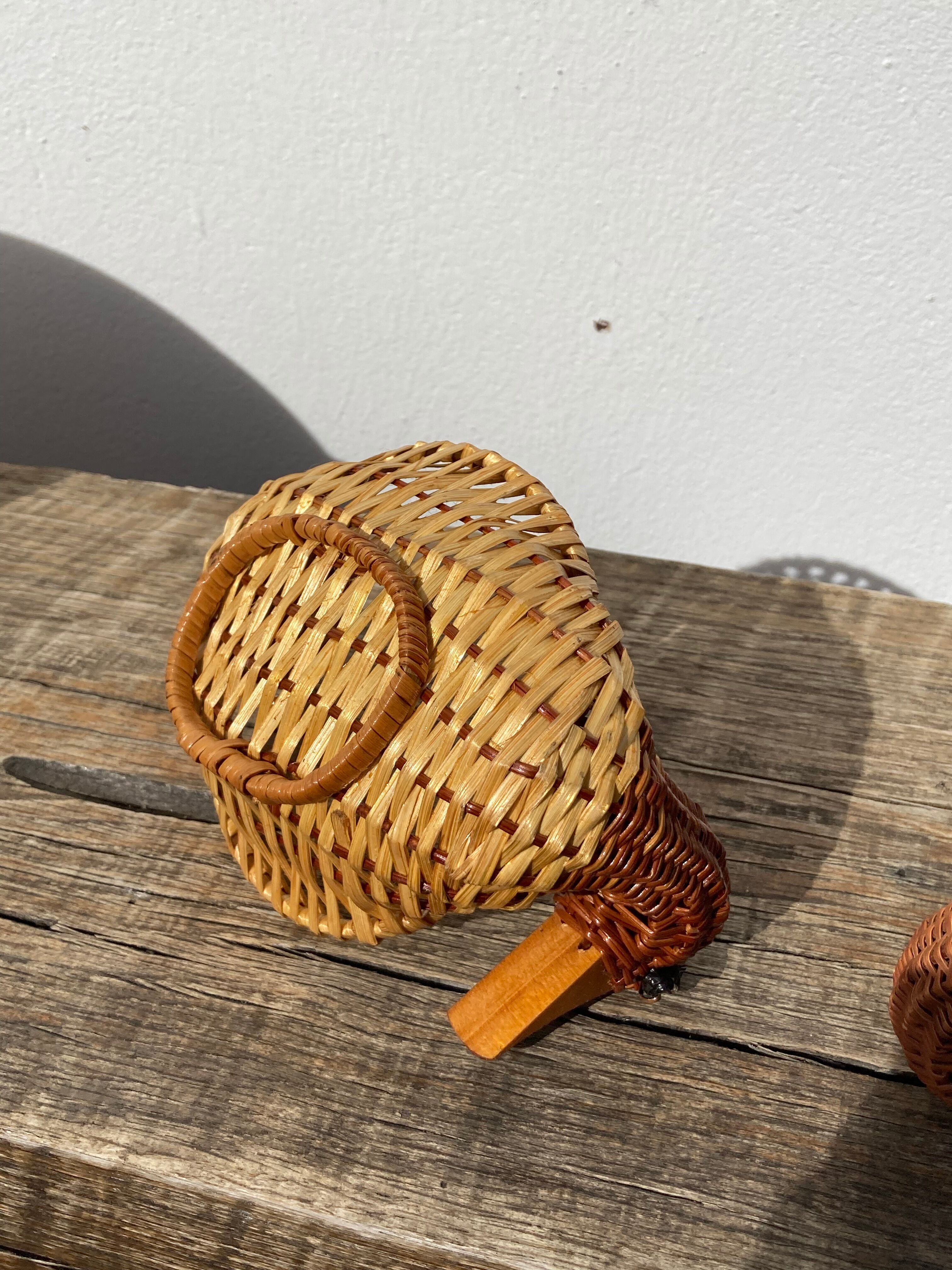 Duo of vintage wicker duck pans / empty rattan pocket