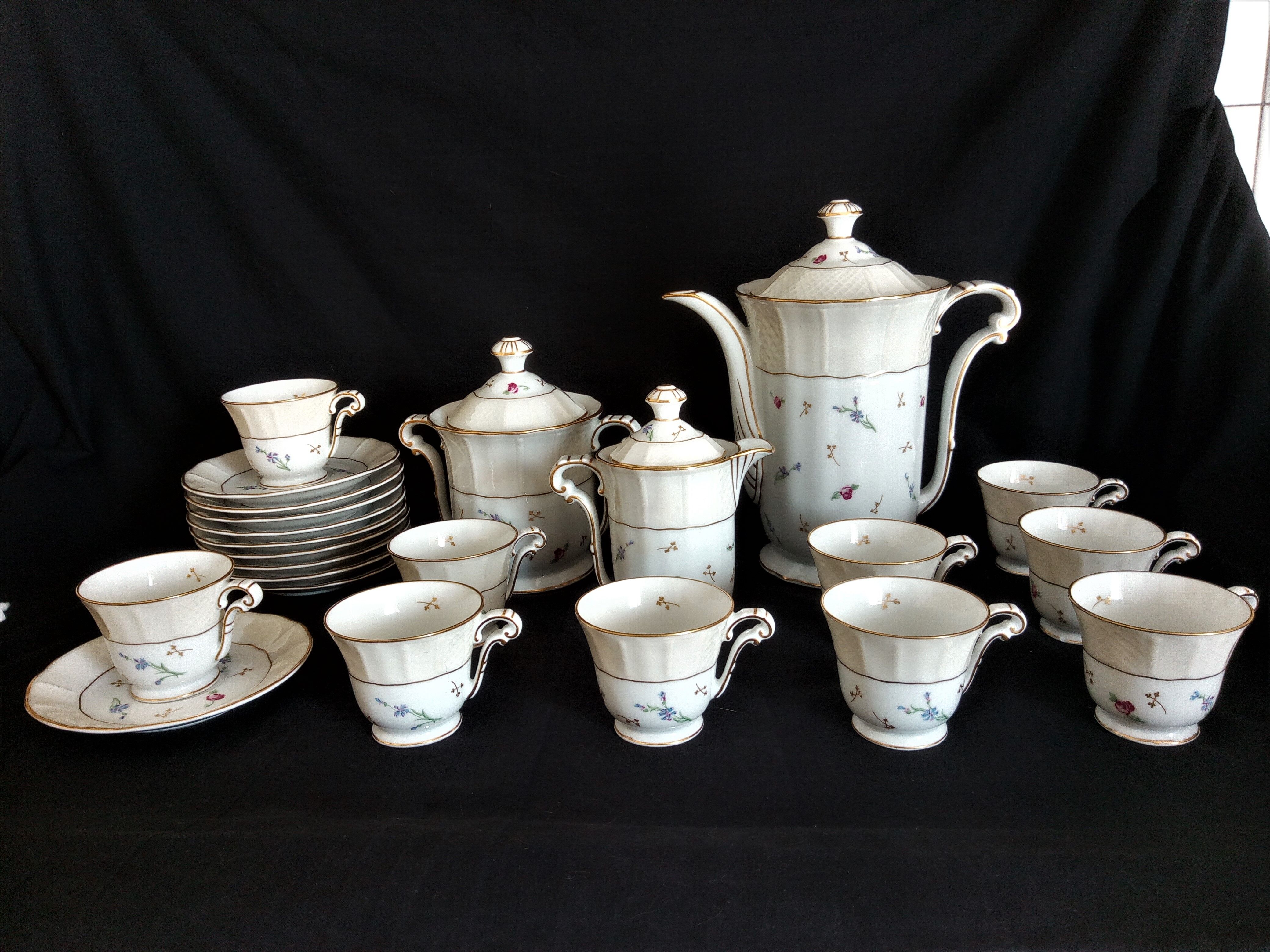 L. Bernardaud & Cie. - Limoges porcelain coffee set, Pompadour model, 1900s - 1927s