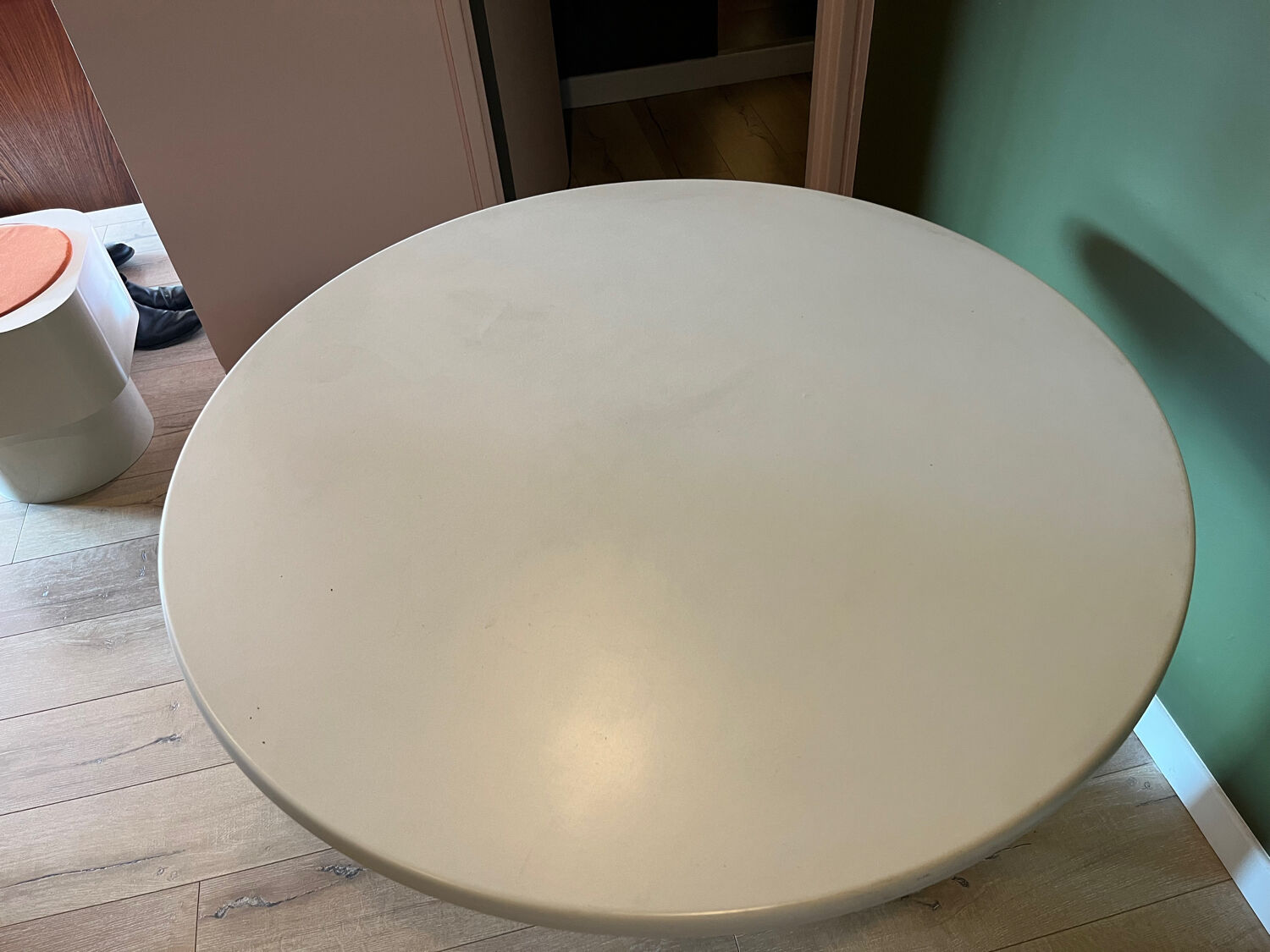 Vintage tulip round table Werzalit