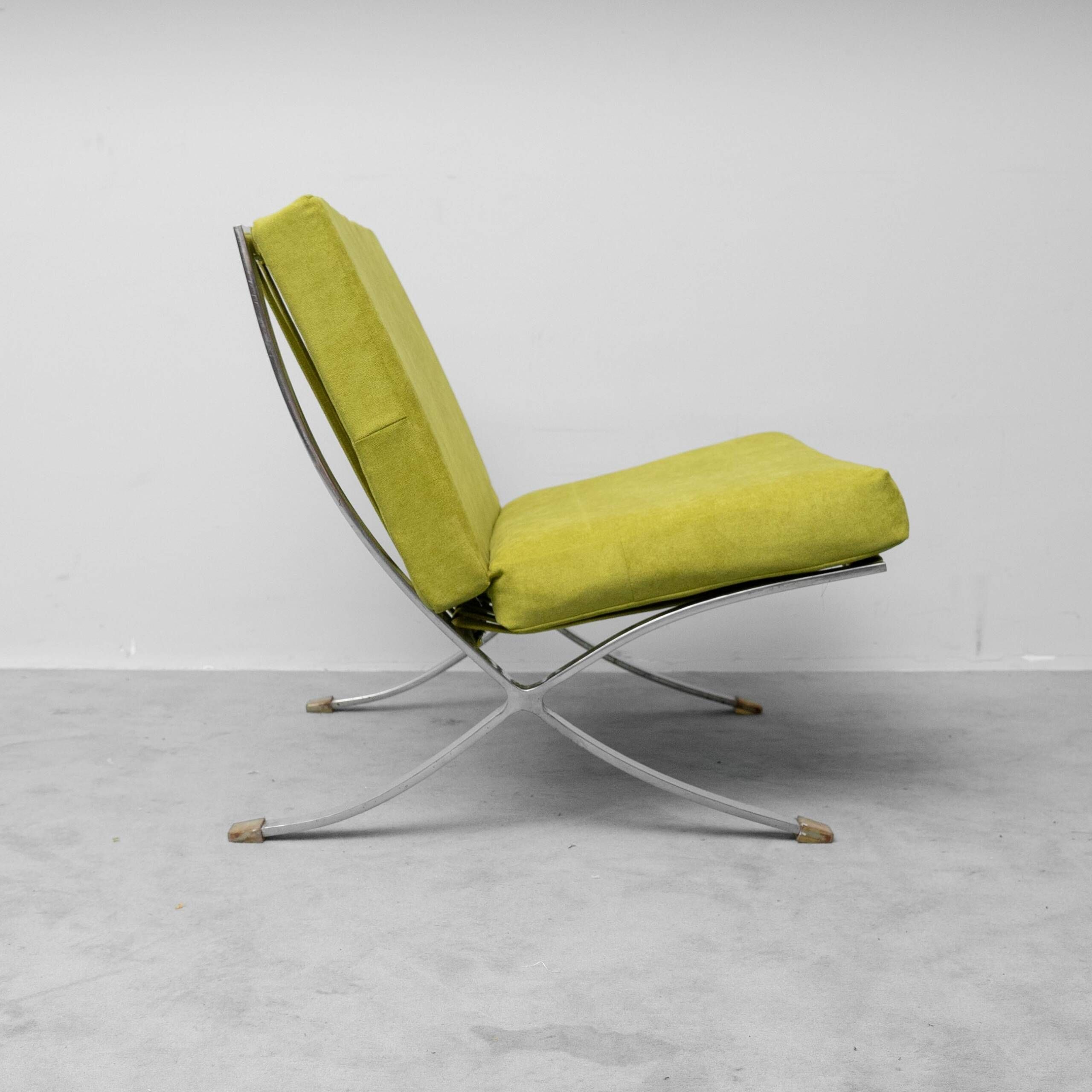 Pair of vintage lounge armchairs in chromed metal and green fabric – 1960s