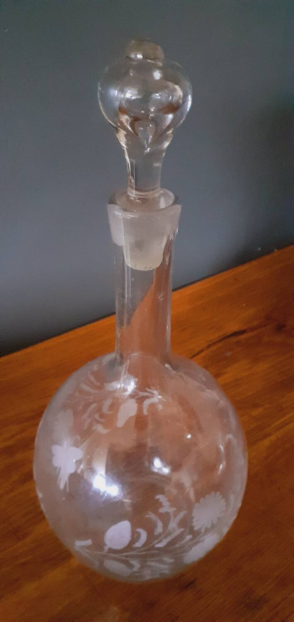 Carafe xixème en verre soufflé et ciselé