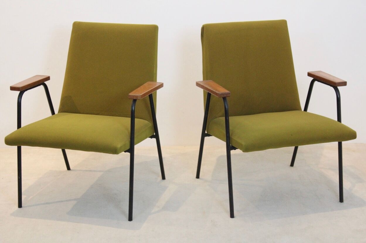 Paire de fauteuils Pierre Guariche par Meurop