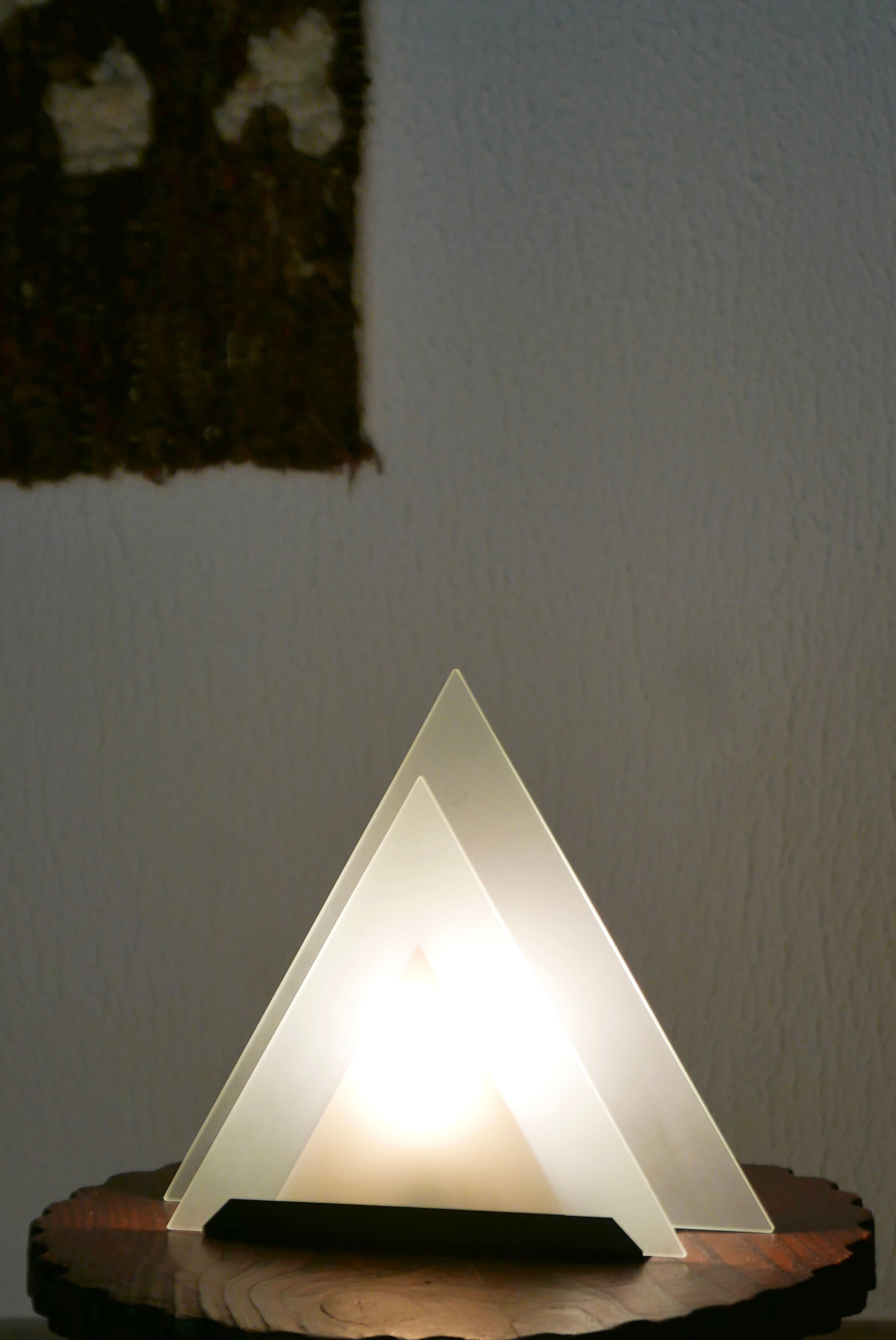 Lampe pyramide en verre années 80