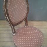 Chaise basse de style Louis XVI