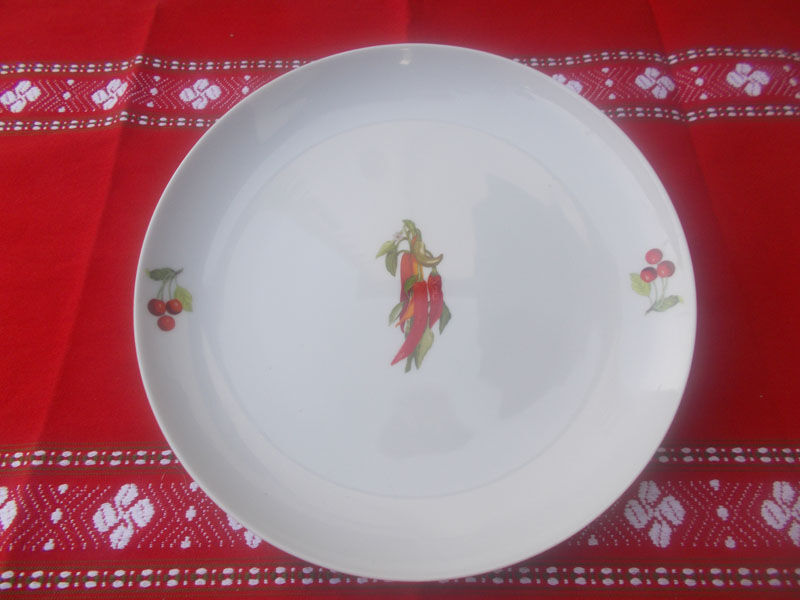 6 assiettes porcelaine basque décor piments et cerises
