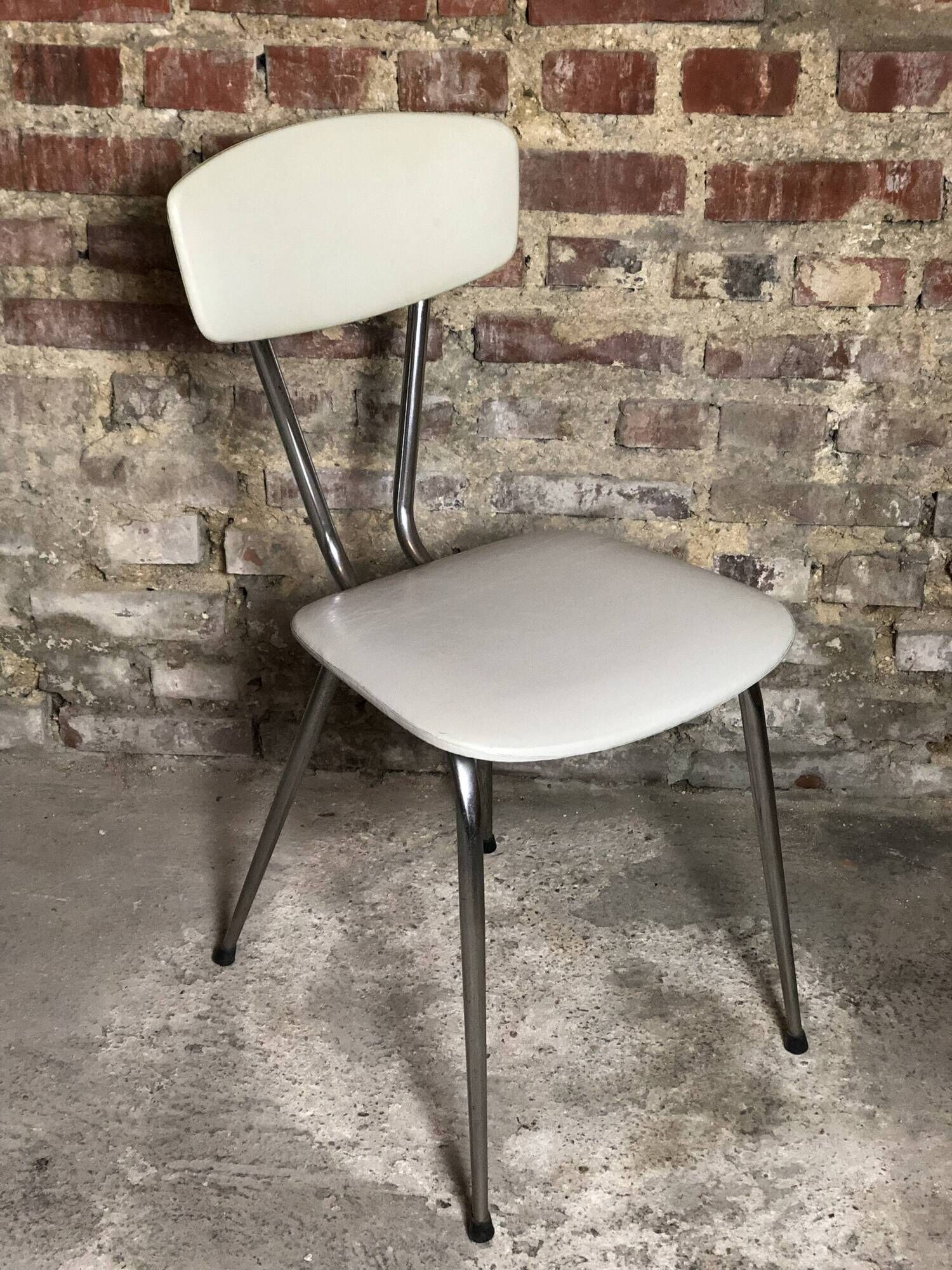 Set of 4 chairs iron and white vinyl 1960 Columbus Creation