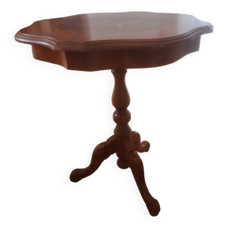 Pedestal table