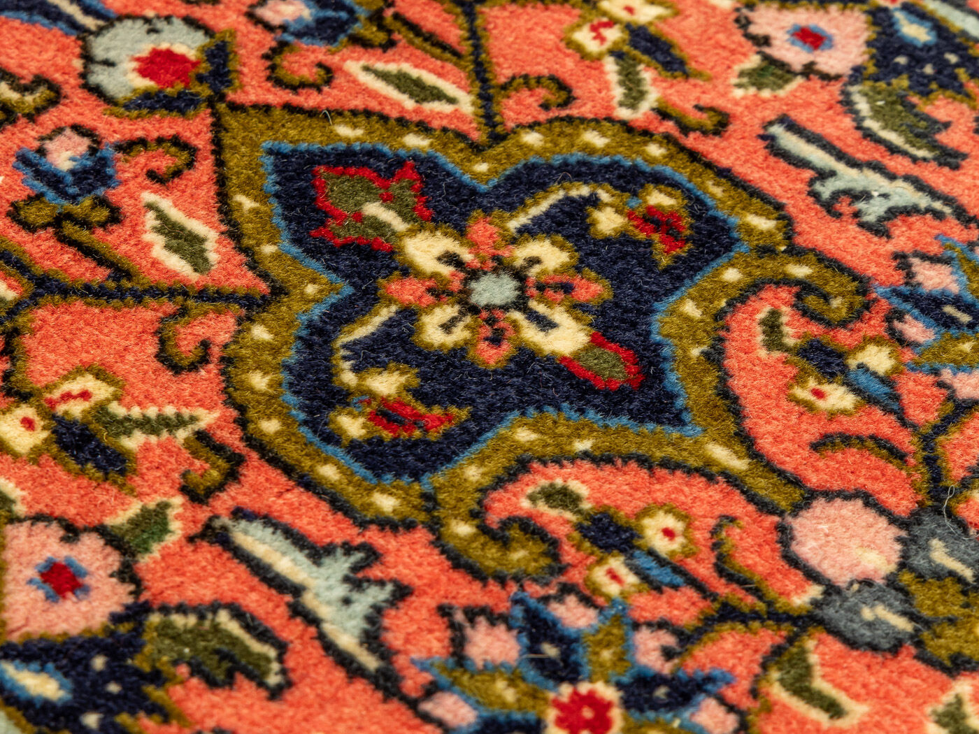 1960s carpet, 105 x 165