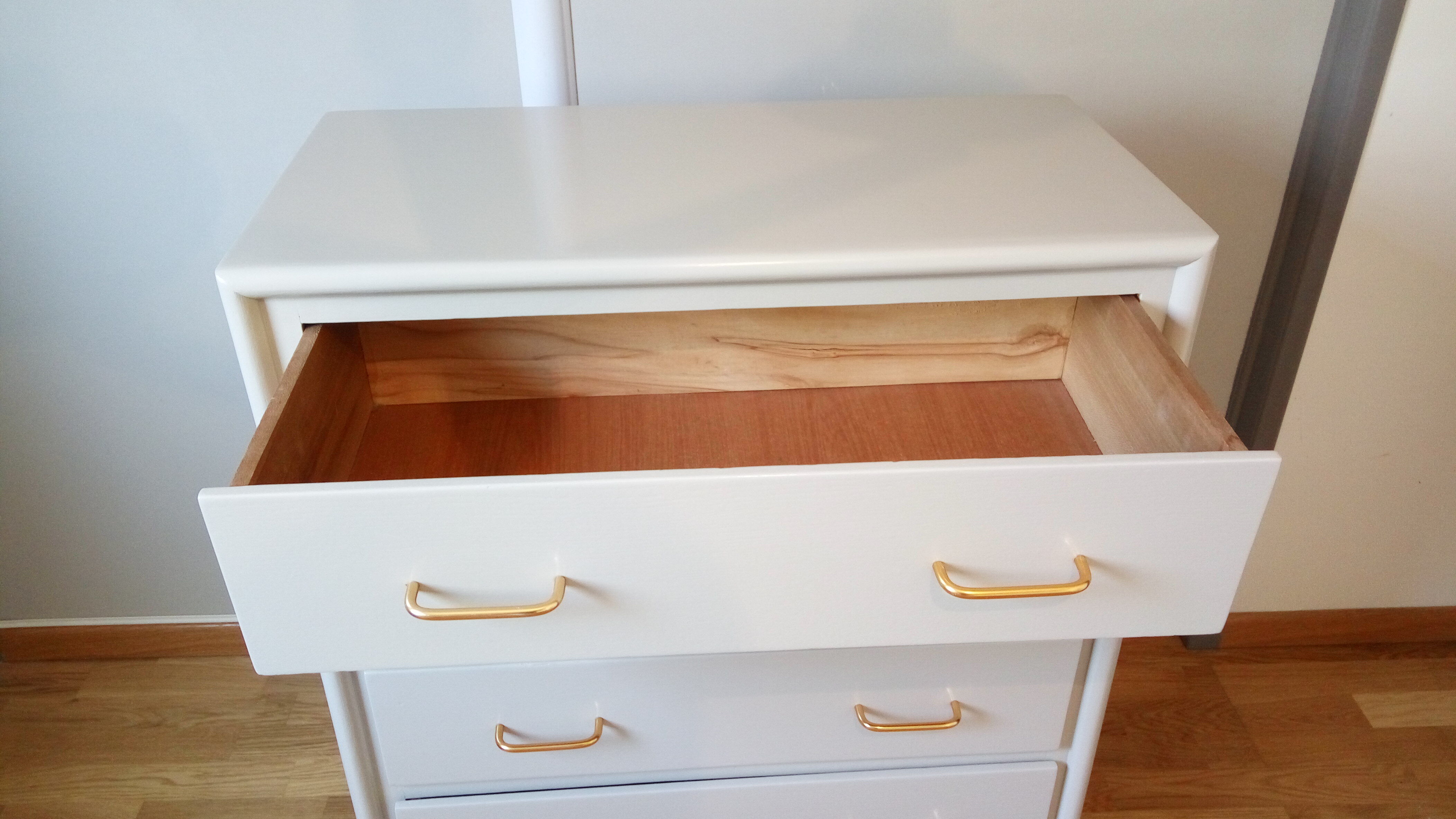 Vintage chest of drawers