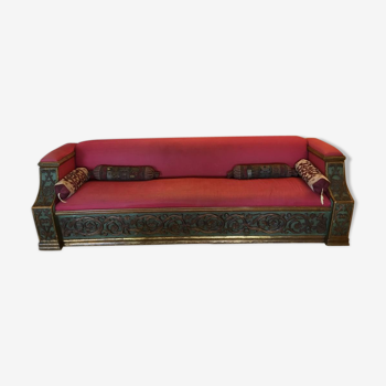 Carved wooden sofa, gilded and laqué green decorated with vines, rinsings and florets