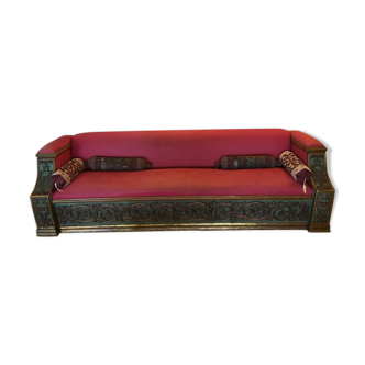 Carved wooden sofa, gilded and laqué green decorated with vines, rinsings and florets