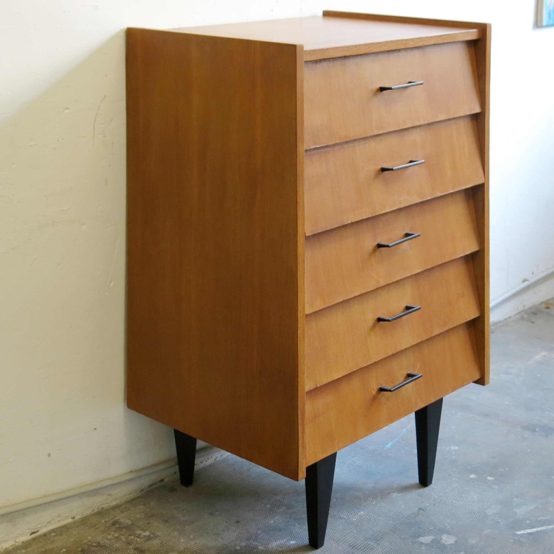 Chiffonier, high dresser