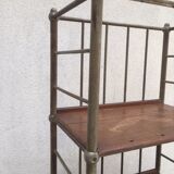 Industrial shelf on wheel