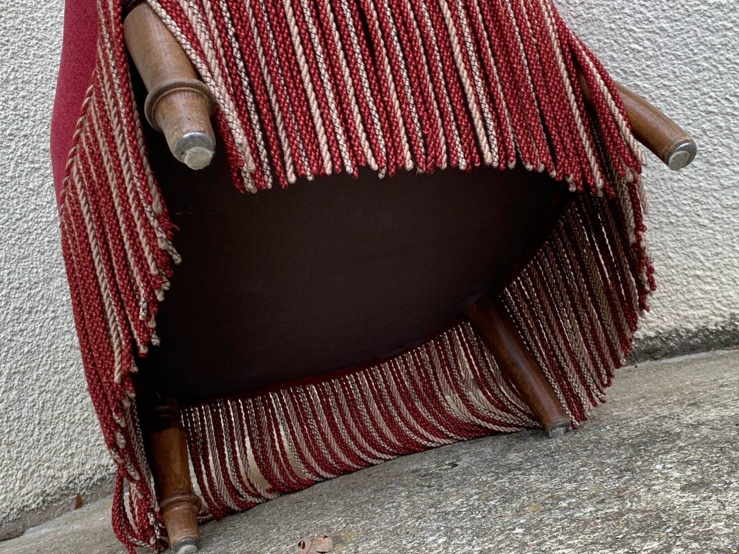 Old raspberry velvet toad armchair