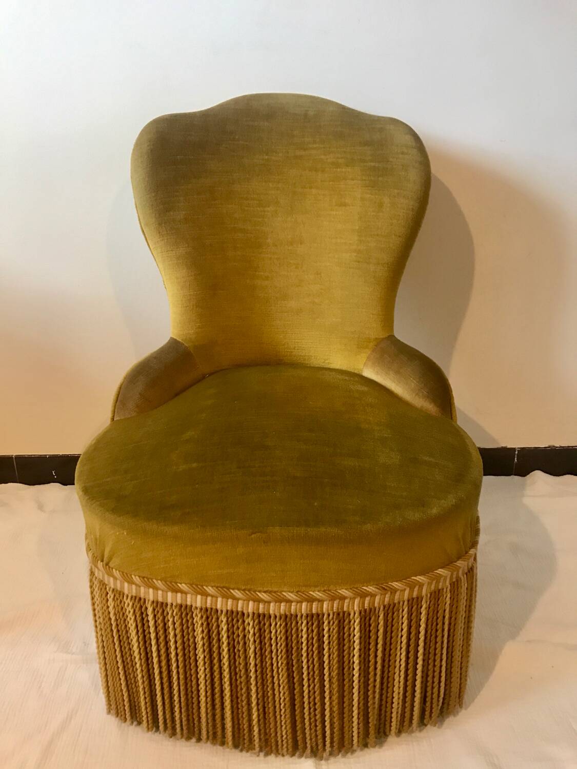 Toad armchair in gold velvet
