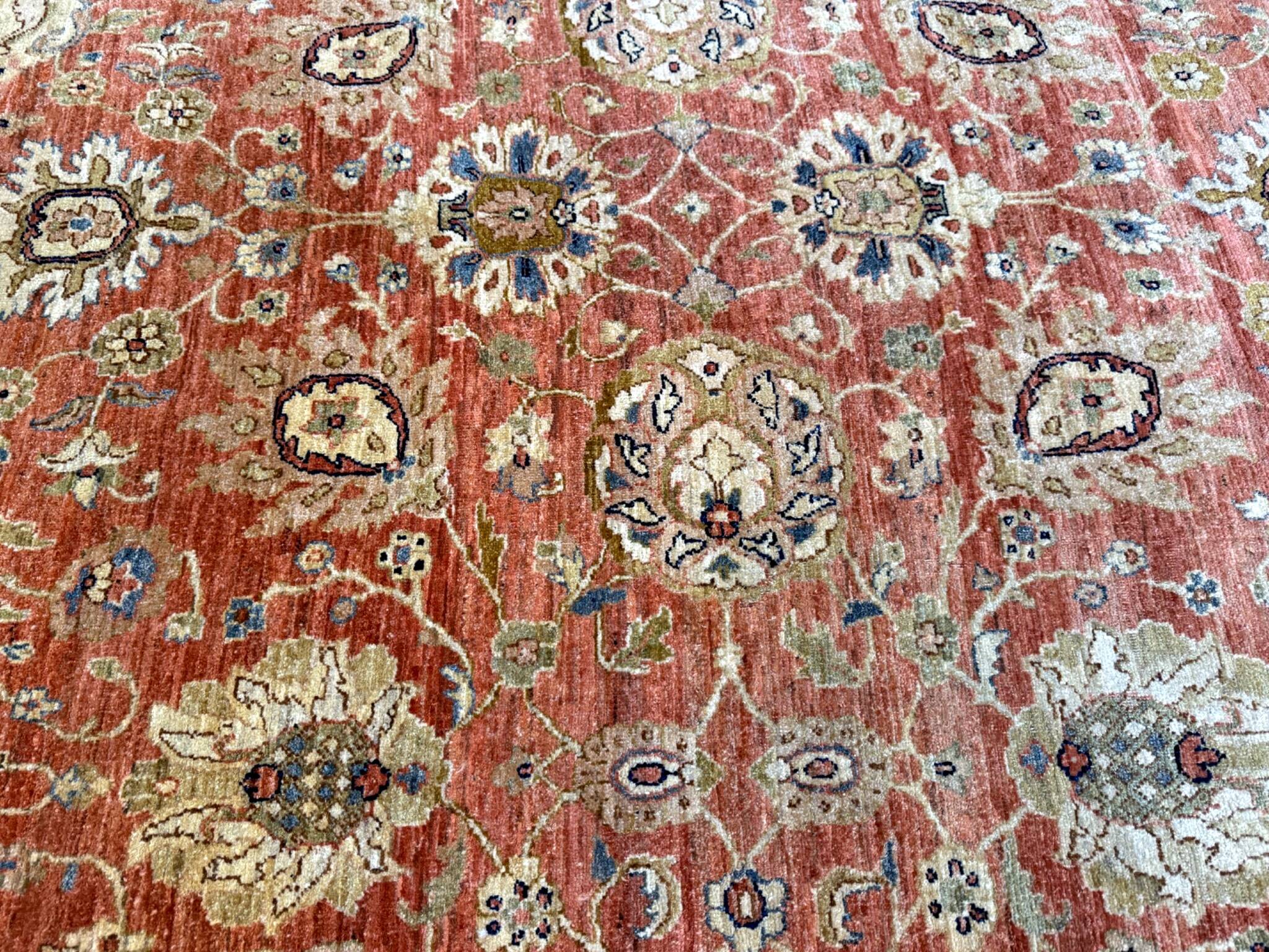 Hand-knotted Oriental rug in wool, 235 × 300 cm