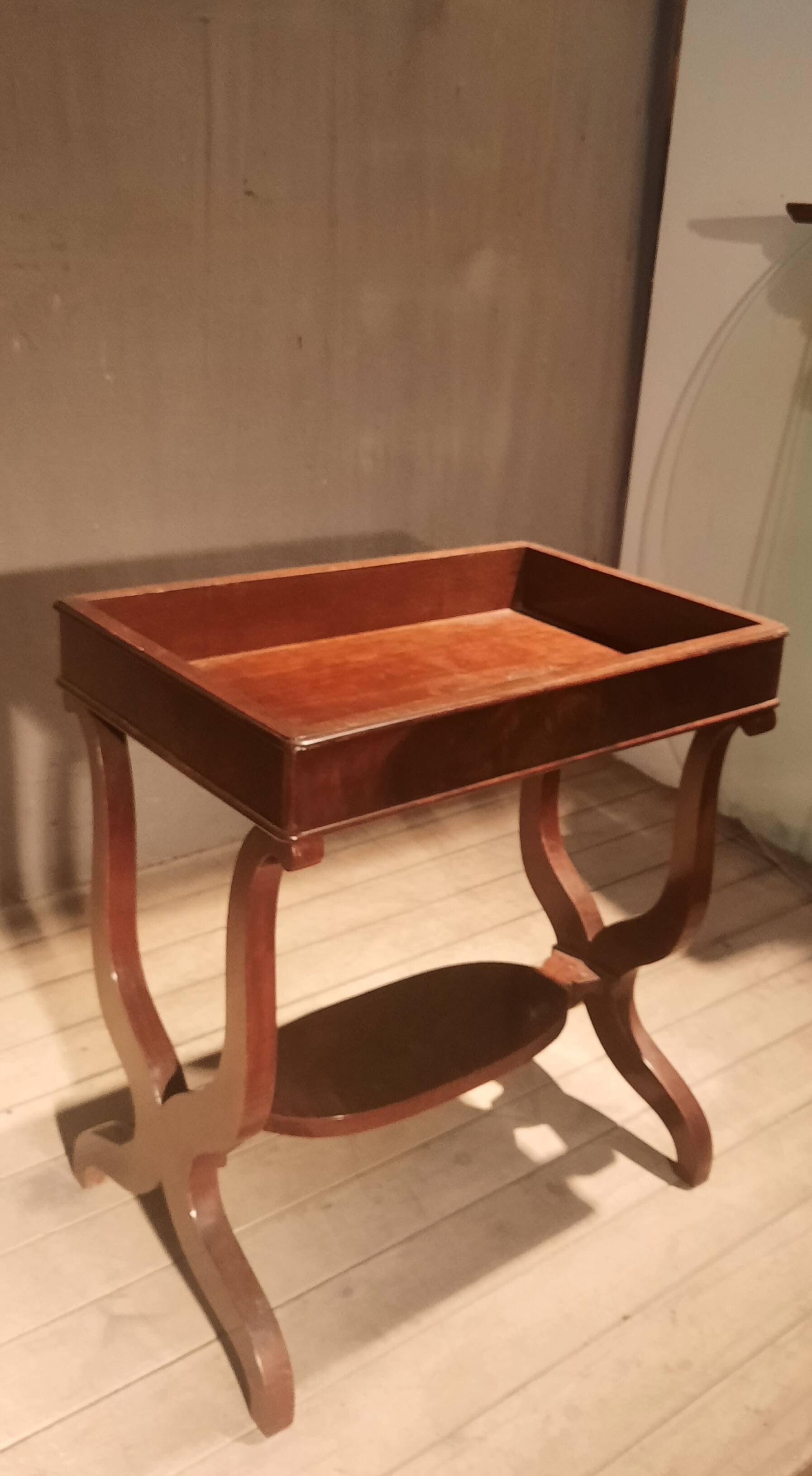 Table d appoin à cuvette t en acajou