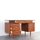Bureau en teck des années 1960.