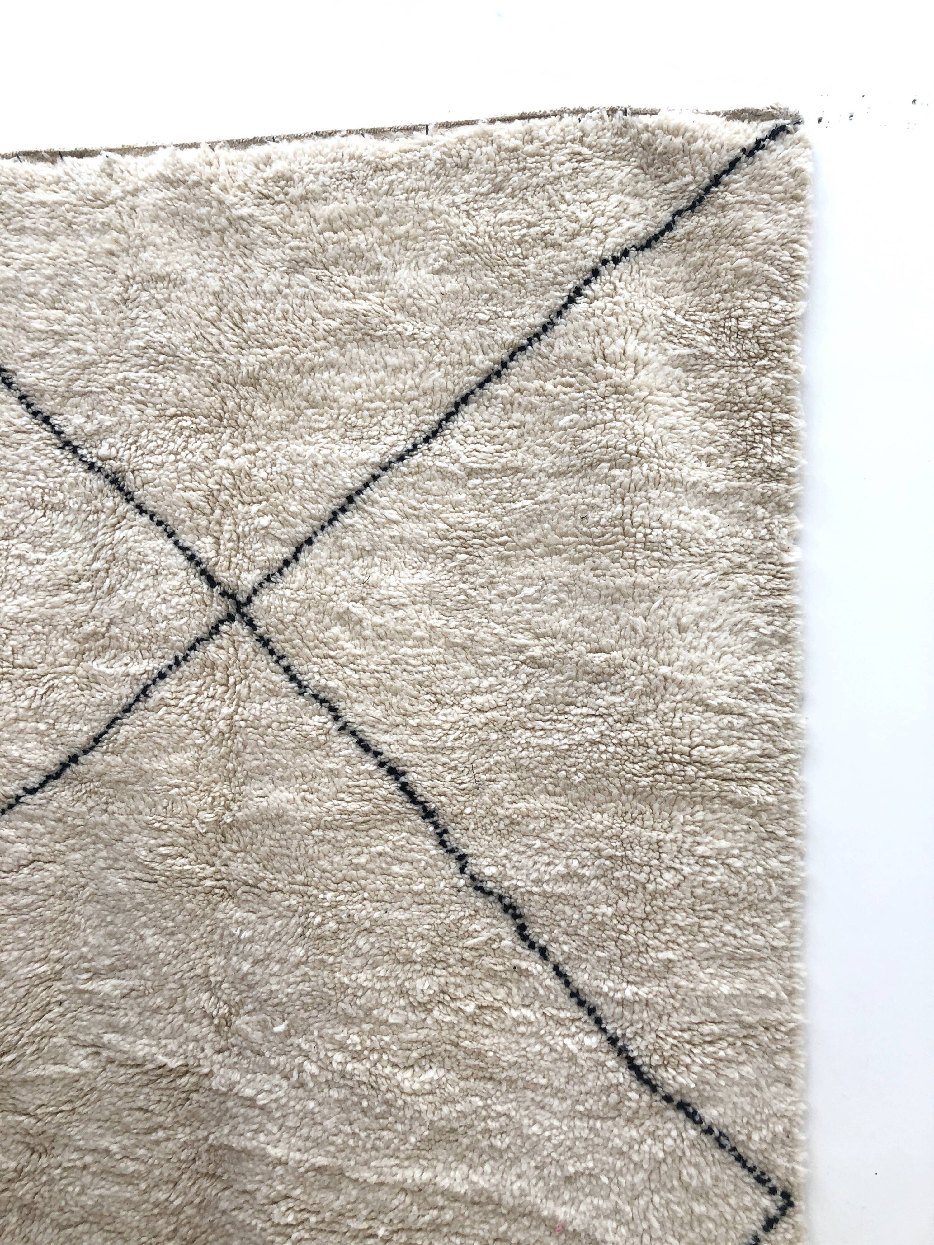 Tapis berbère beni ouarain à losanges noirs 273x165cm