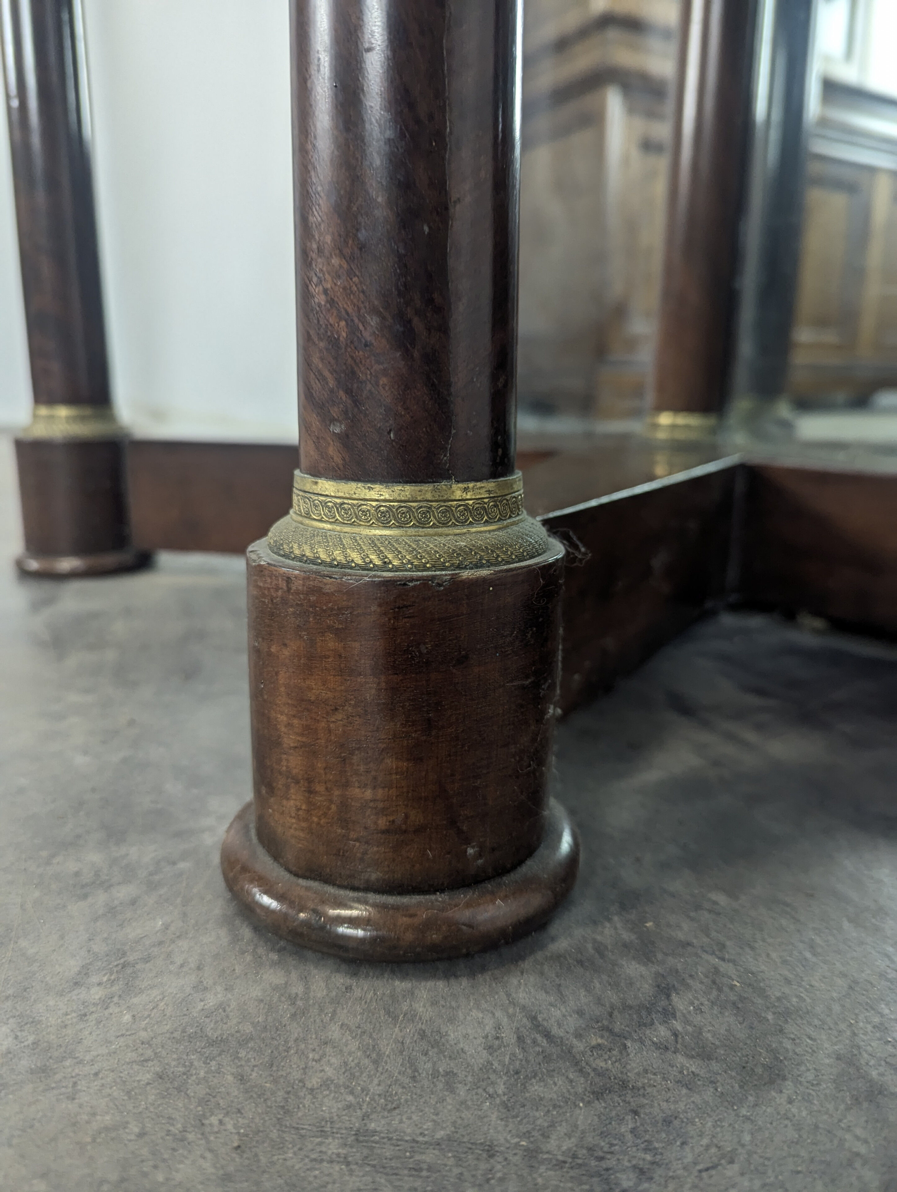 Rare coiffeuse demi à fond de glace époque Empire