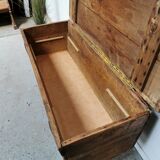 Wooden chest kneaded maie