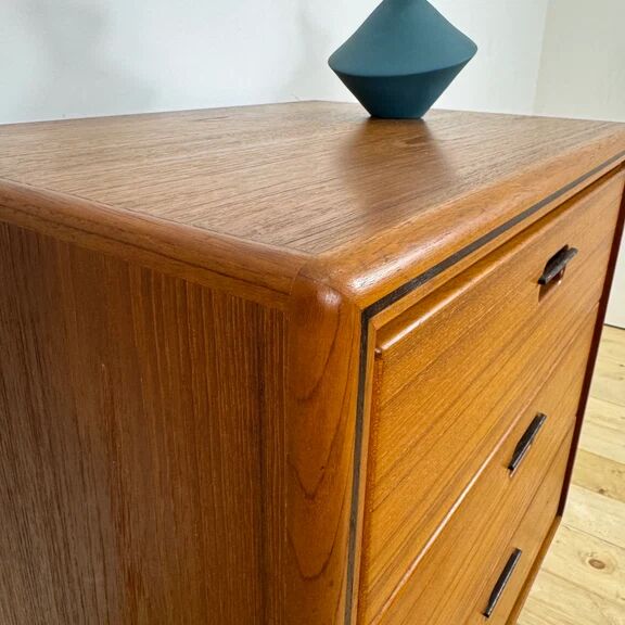 Petite commode en teck à trois tiroirs, Danemark 1960