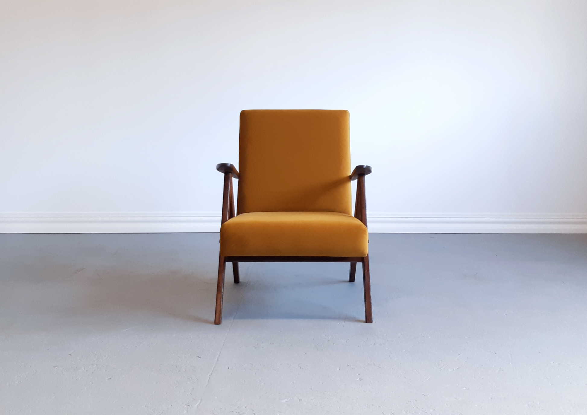 Mid century easy chair model b - 310 var in goldenrod velvet