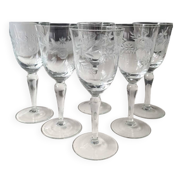 Lot 6 grands verres à vin à pied