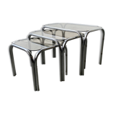 Tables gigognes en tubulaires chromés et verre fumé, années 1970