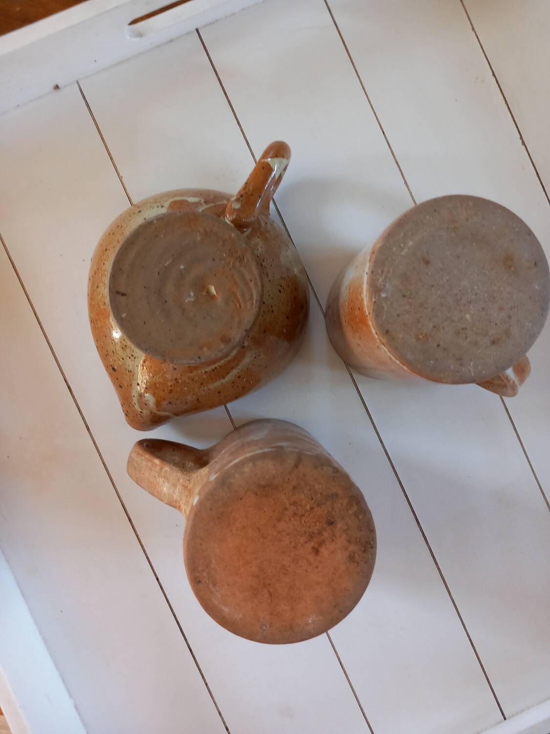 2 mugs + stoneware creamer