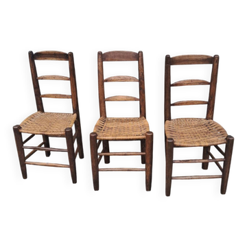 3 chaises rustiques