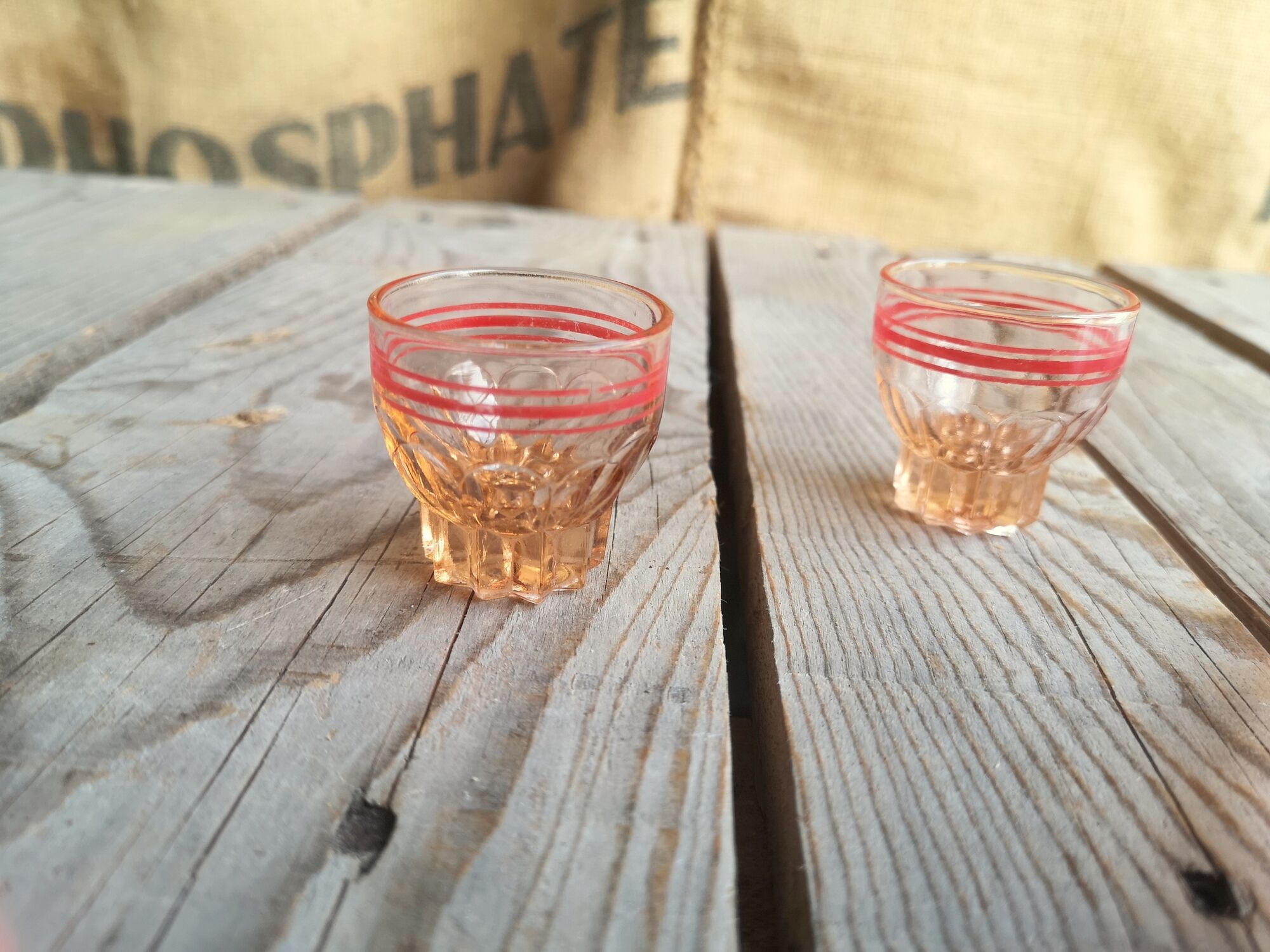 Ancient Rose Glass Plate with 4 Small Liqueur Glasses