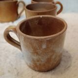 Tasses en grès dépareillées vintage