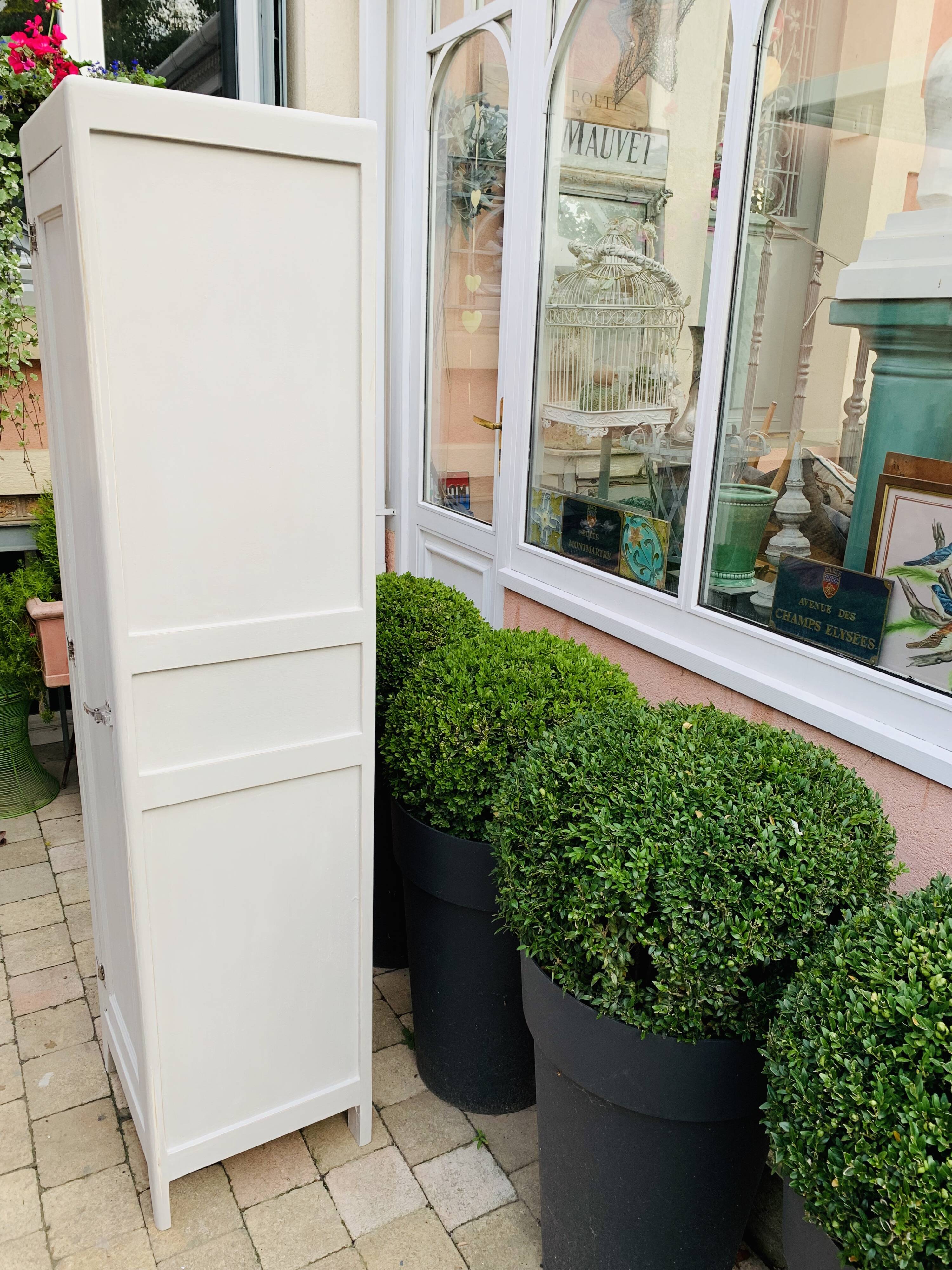 Parisian hat cabinet