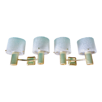 Paire d'appliques en laiton et plastique or à abat-jours granités, France 1950