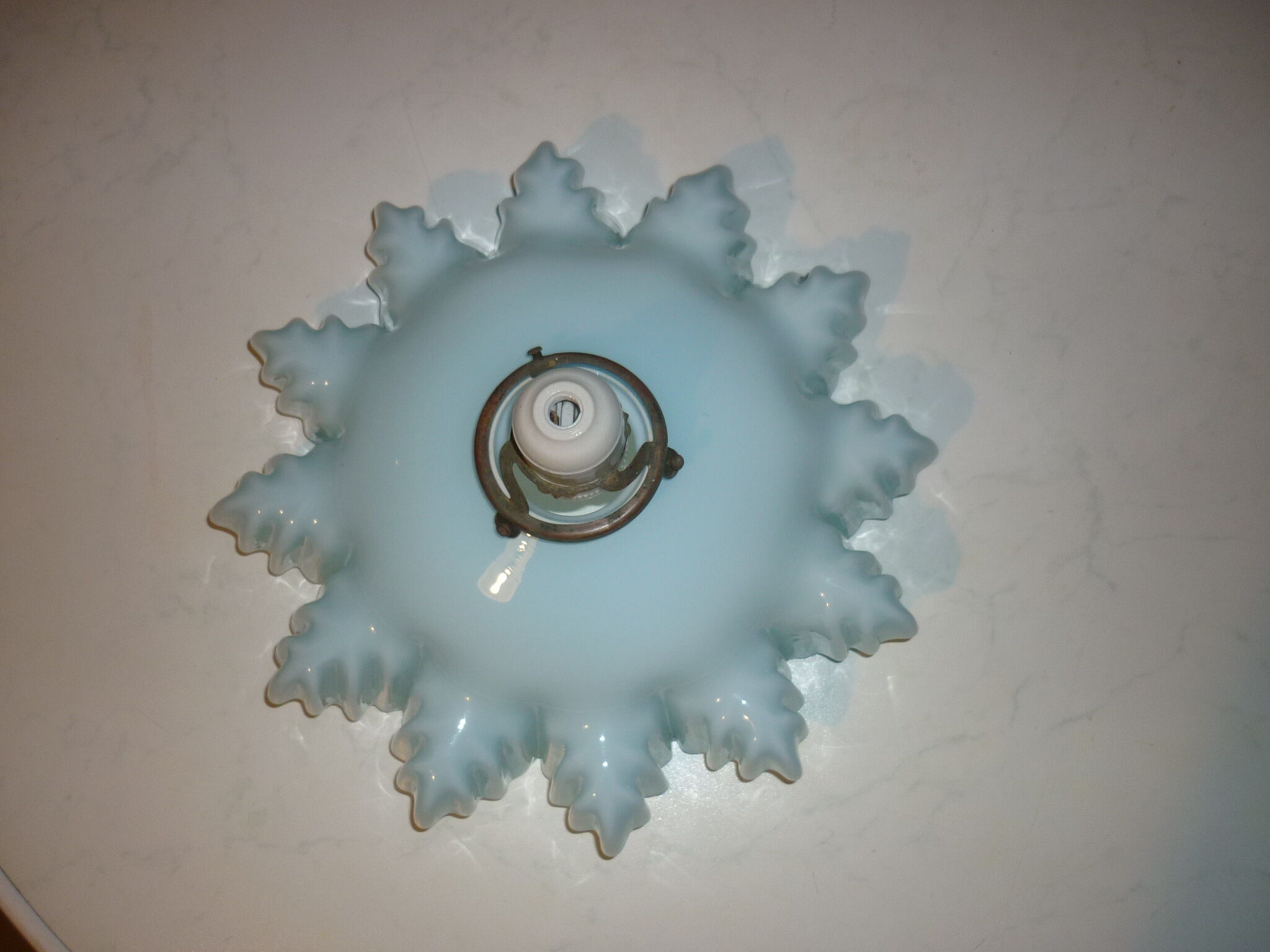Suspension opaline drapée des années 30 bleue et blanche