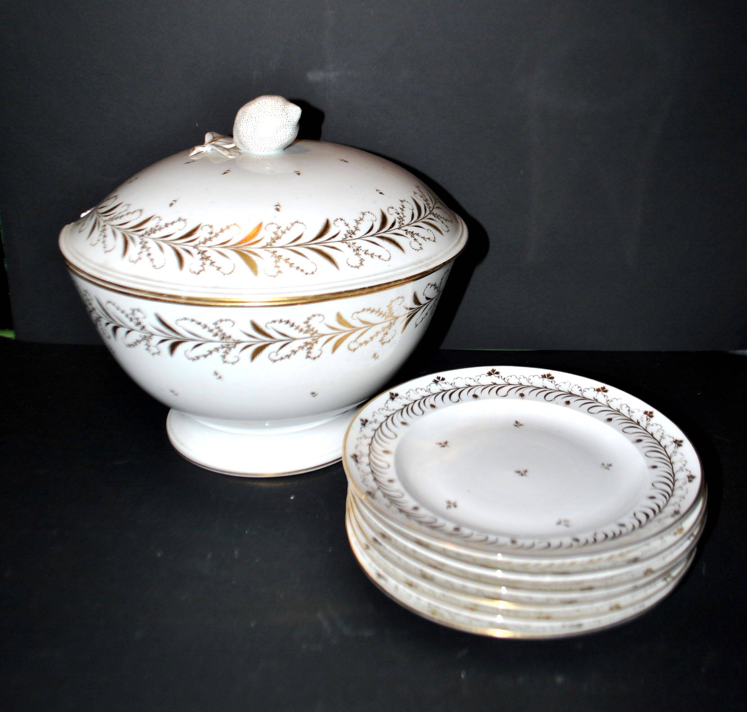 Niderviller set of 6 Empire plates and tureen in hard-paste porcelain with wheat decoration painted in gold, 1790