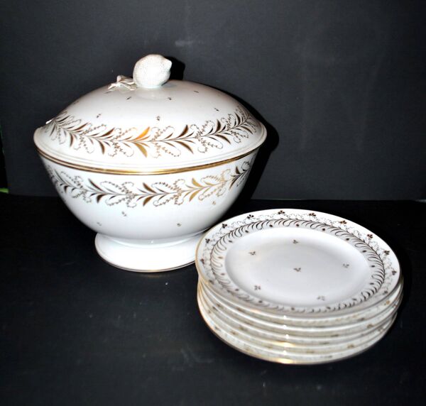 Niderviller lot de 6 assiettes Empire et soupière en porcelaine dure décor blé peint or 1790