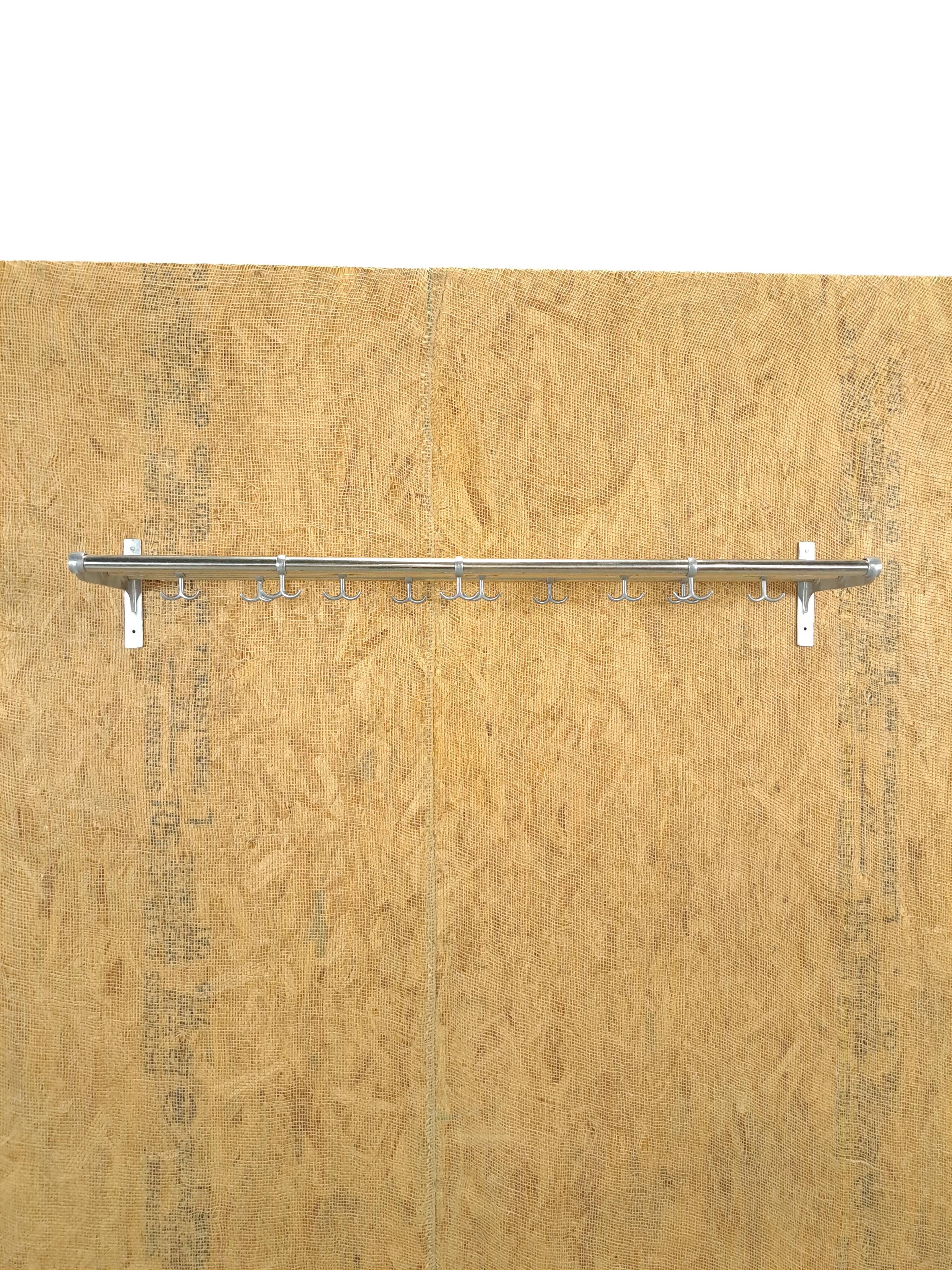 Grand porte-manteau en forme de train, provenant de Suède, n° 9