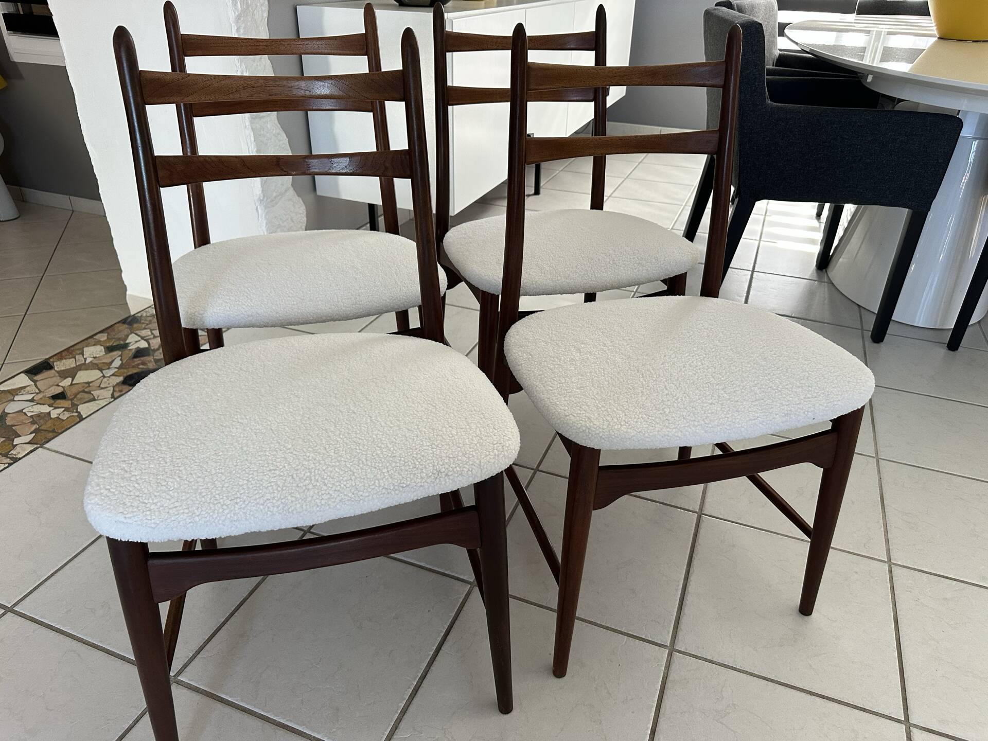 Suite 4 chaises Teck par Wilkhan pour Georg Leowald  Allemagne 1960