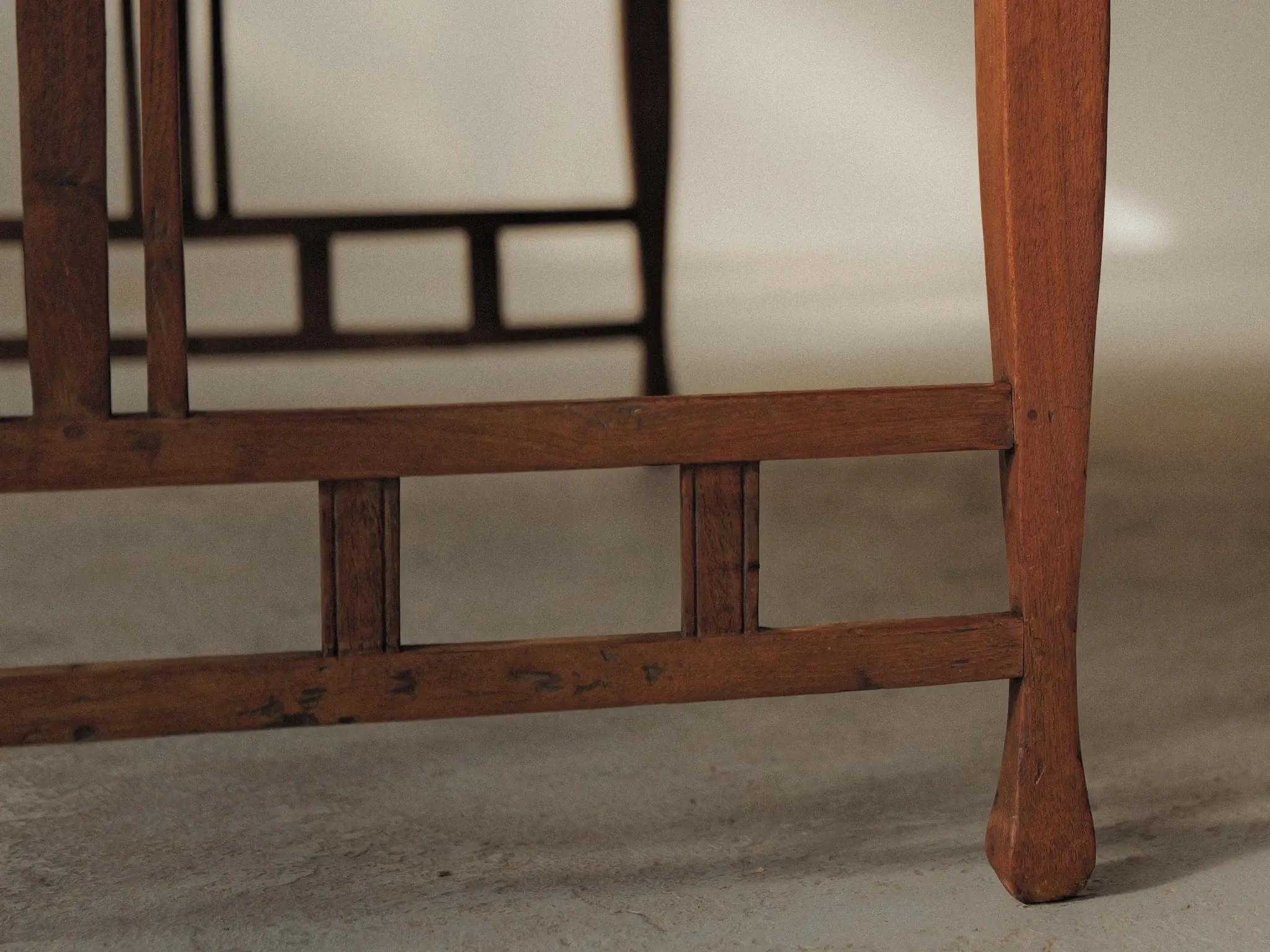 Arts & Crafts table in solid oak, around 1900