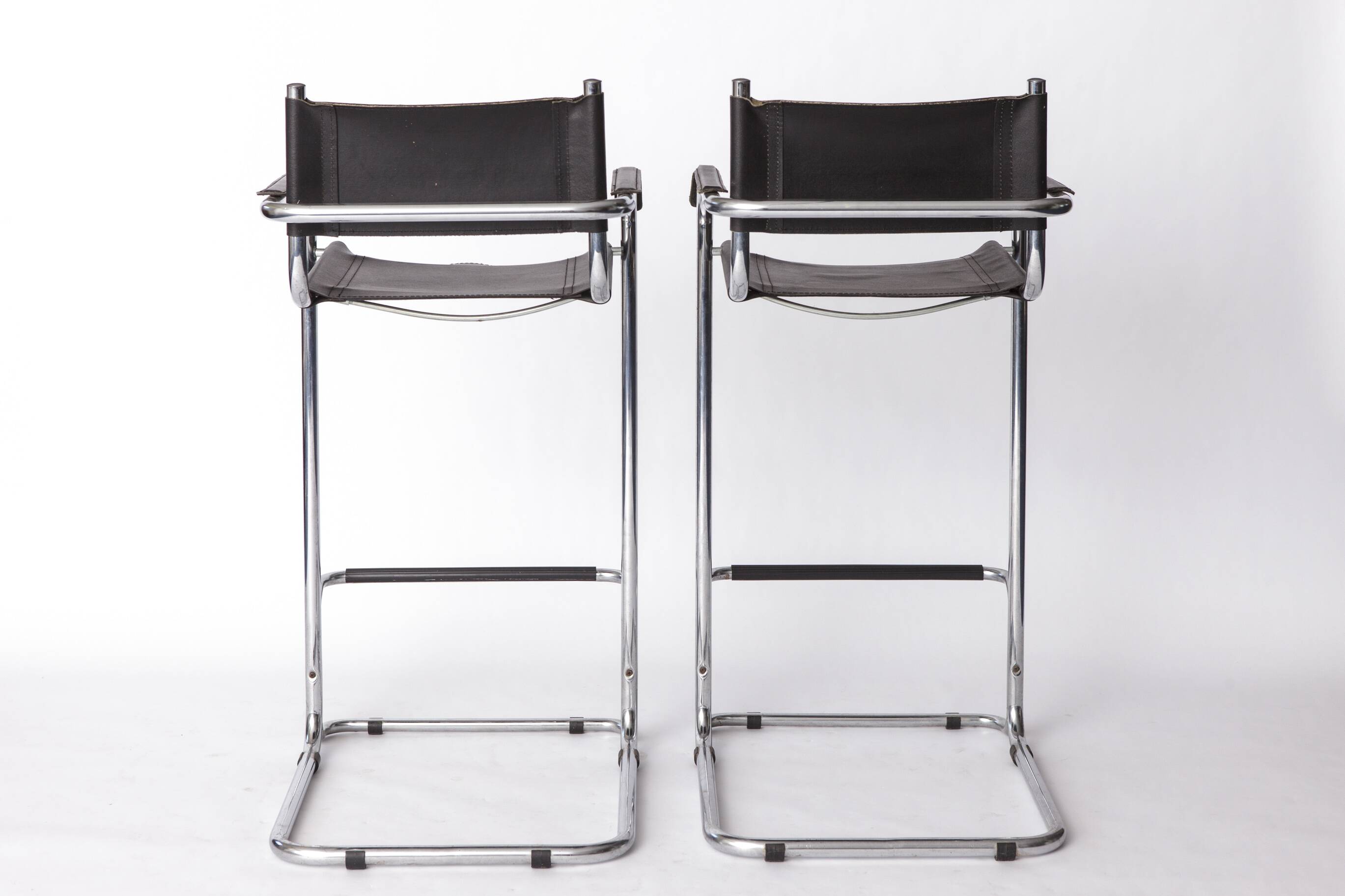 2 Elegant 1990s Cantilever Chairs – Chromed Metal Frame, Artificial Leather