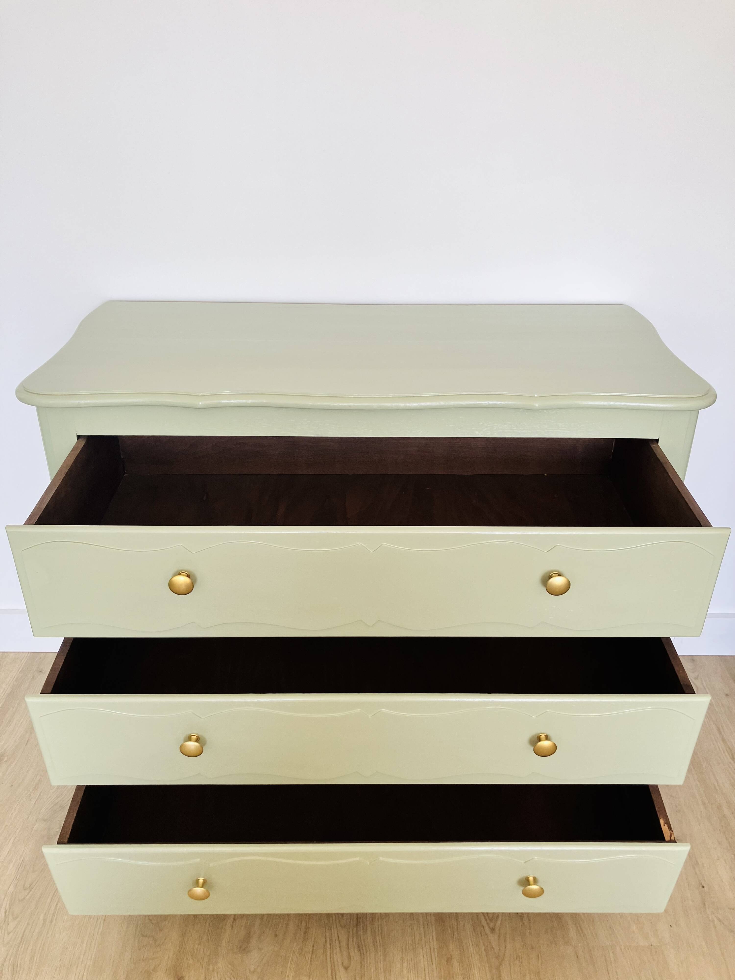Antique chest of drawers