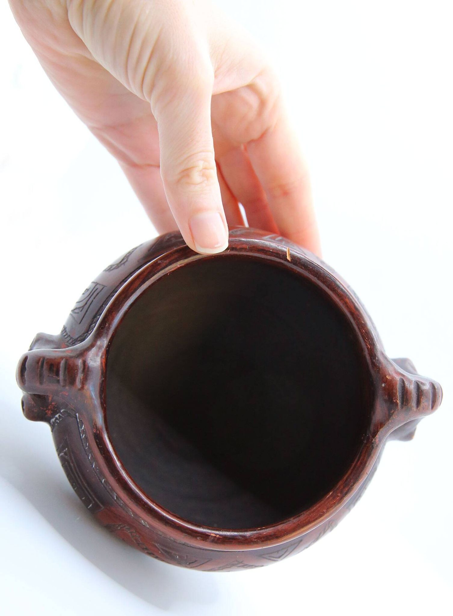 Ball vase with anthropomorphic handles signed by marivaldo Brazil